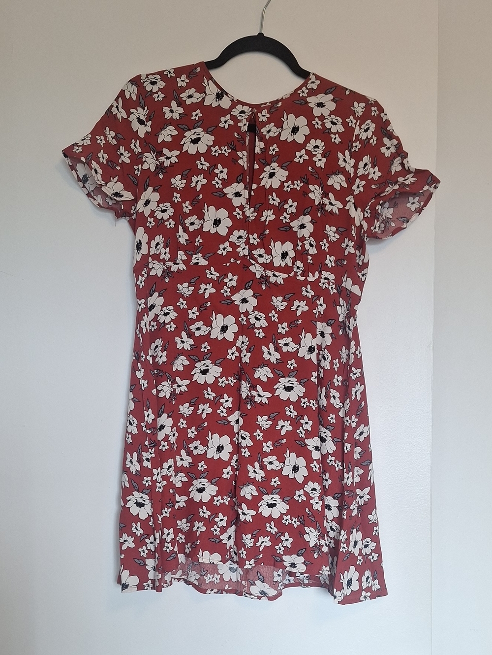 Forever 21 Red Floral Short-Sleeve Swing Dress